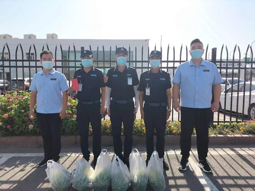 乌市公司奖励优秀保安员丁建军_副本.jpg
